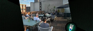 Speakerin Ariadne Engelbrecht beim Elixir Ruhr Meetup vor dem Publikum auf der Dachterrasse bei 9elements.