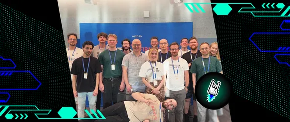 Das 9elements Team posiert gemeinsam beim OSFC 2025-Event und lächelt in die Kamera.